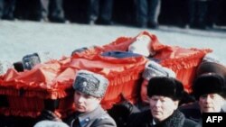 На похоронах Ю. Андропова 14 февраля 1984 года в Москве. К. Черненко в центре