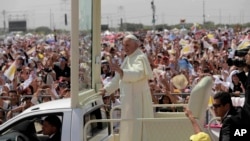 Pope visits ecuador