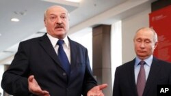 Президент Беларуси Александр Лукашенко и президент России Владимир Путин на встрече с журналистами. Сочи. 15 февраля 2019 г.